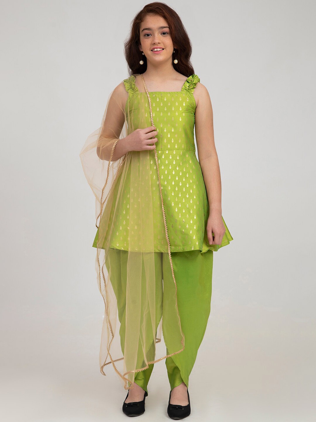 

Bitiya by Bhama Girls Green Ethnic Motifs Panelled Kurti with Dhoti Pants & With Dupatta