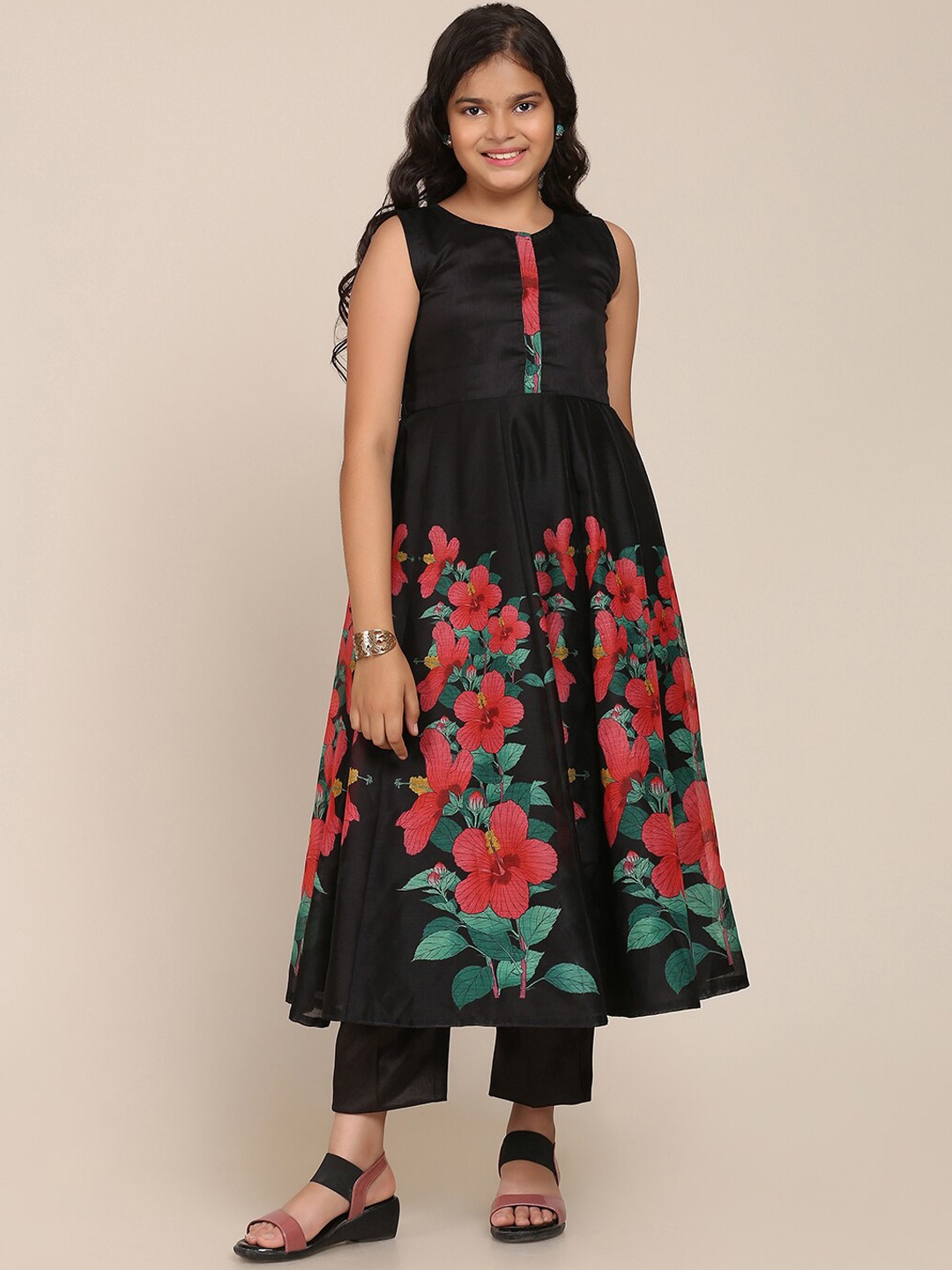 

Bitiya by Bhama Girls Black Floral Printed Pleated Kurti with Churidar & With Dupatta