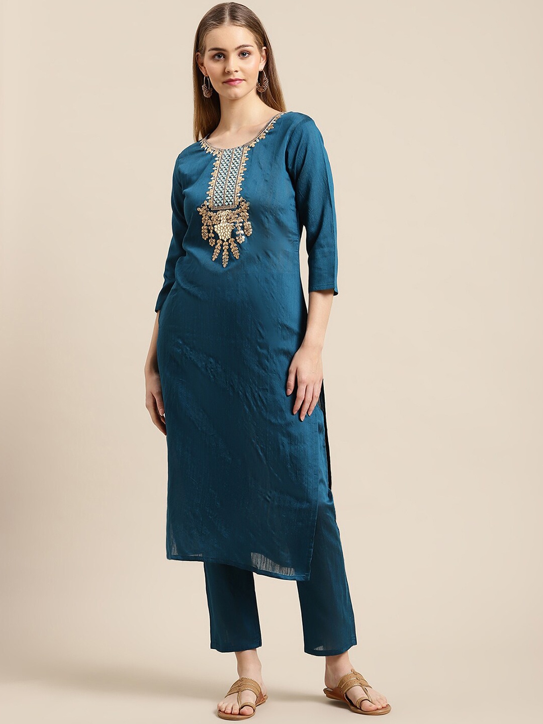 

GUNVANTI FAB Women Blue Floral Embroidered Thread Work Kurti with Trousers