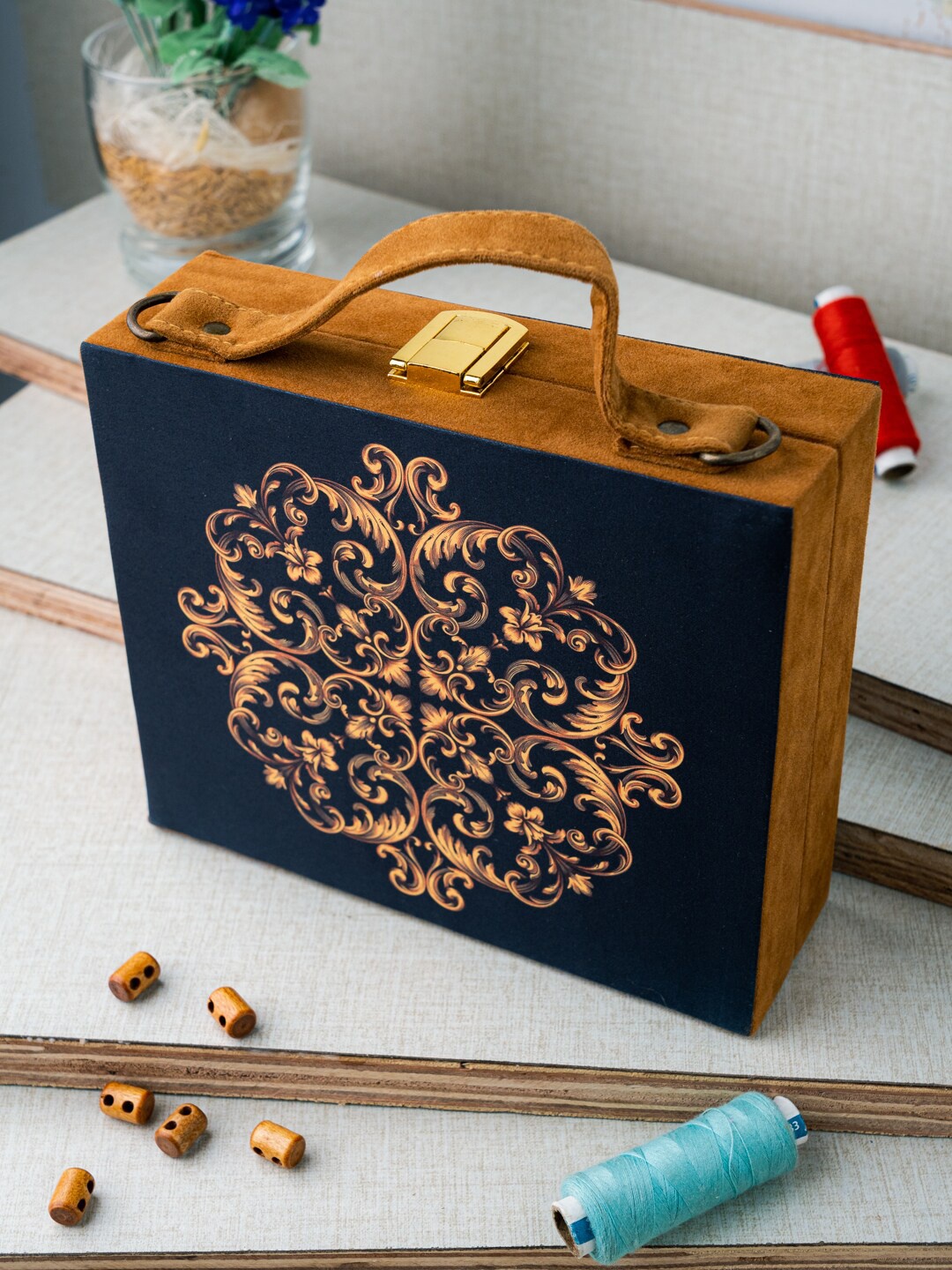 

NR By Nidhi Rathi Women Black Clutches
