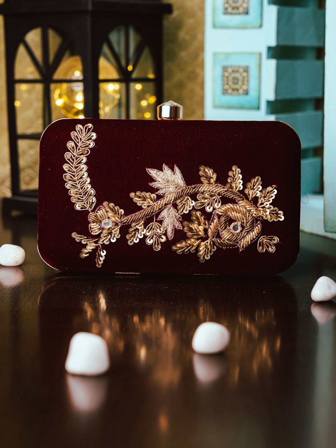 

NR By Nidhi Rathi Women Maroon Clutches