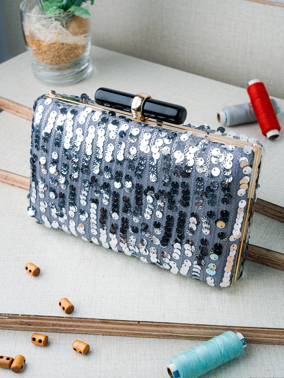 

NR By Nidhi Rathi Women Silver Clutches