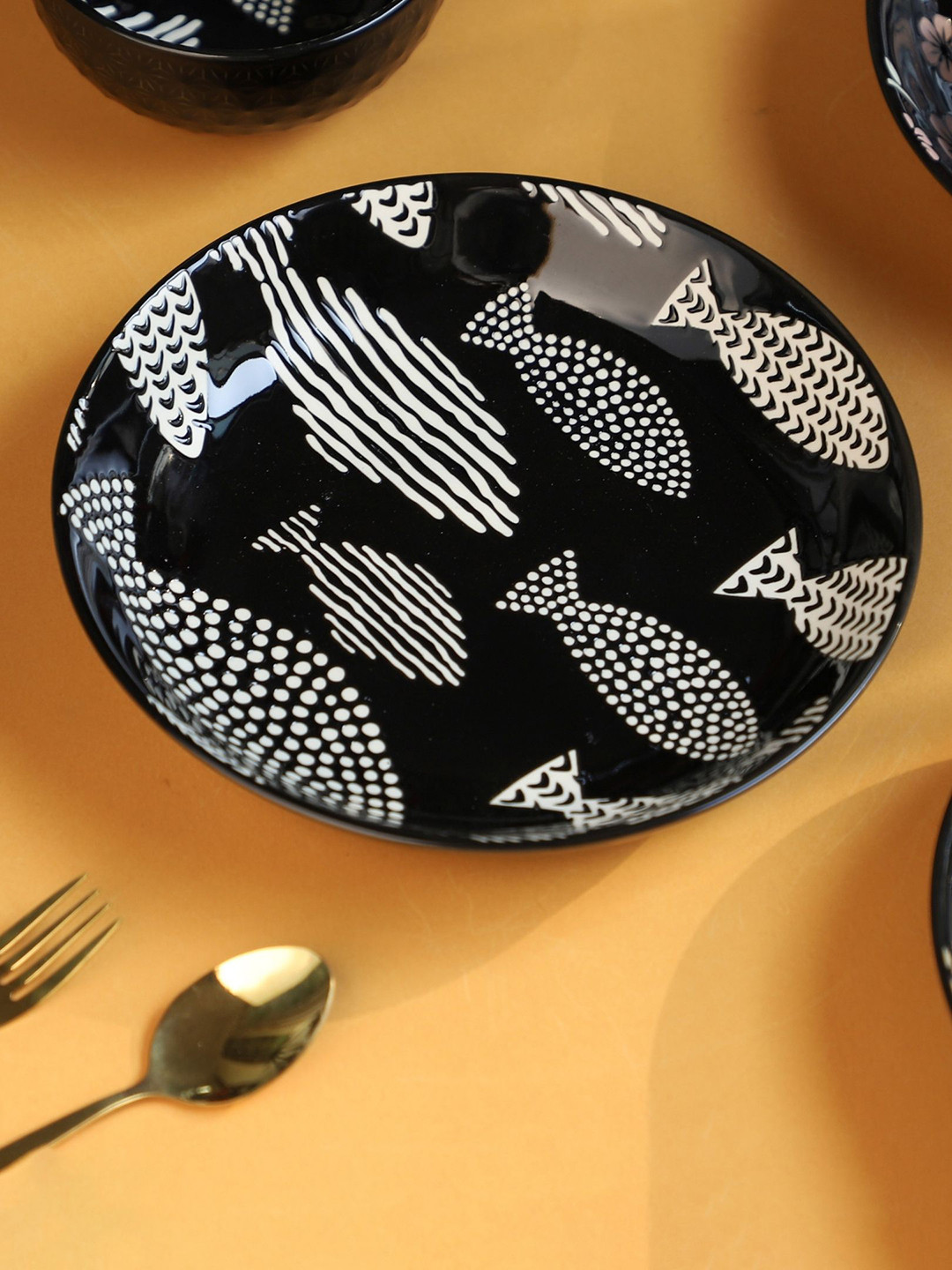 

Nestasia Black & White Microwave Safe Fish Printed Glossy Ceramic Plate