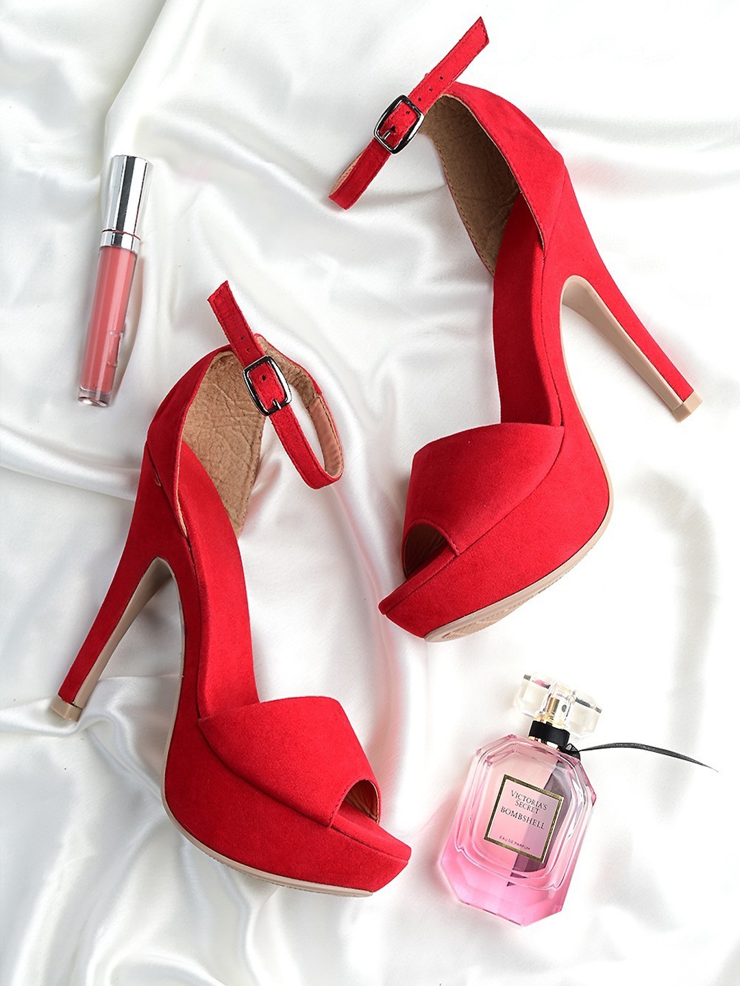 

Shoetopia Red Textured Party Sandals with Buckles