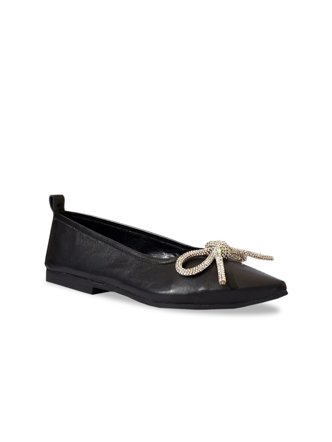 

Eske Women Black Flats