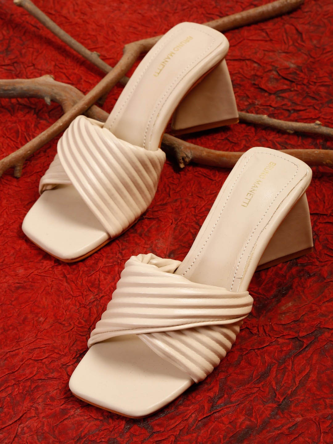 

Bruno Manetti Cream-Coloured Textured PU Wedge Sandals