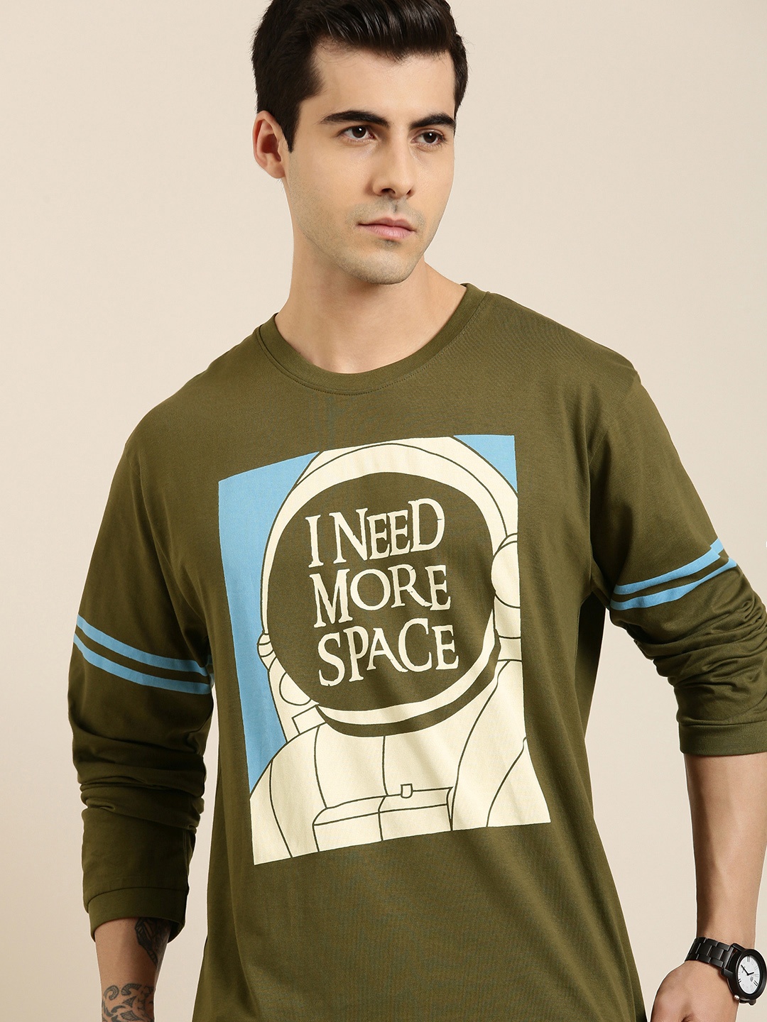 

Difference of Opinion Men Olive Green & Off White Printed Cotton Loose Longline T-shirt