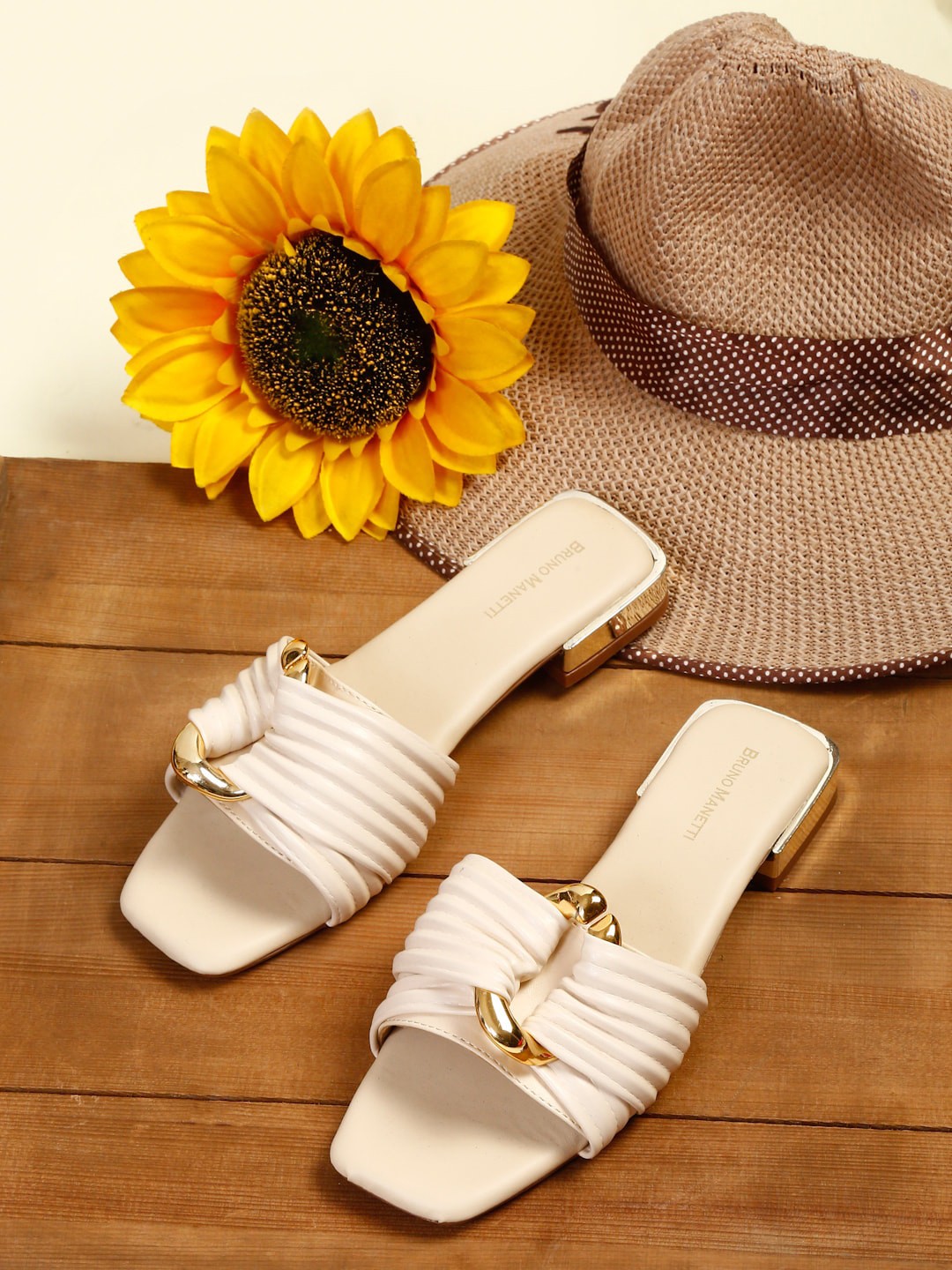 

Bruno Manetti Women Cream-Coloured Flats