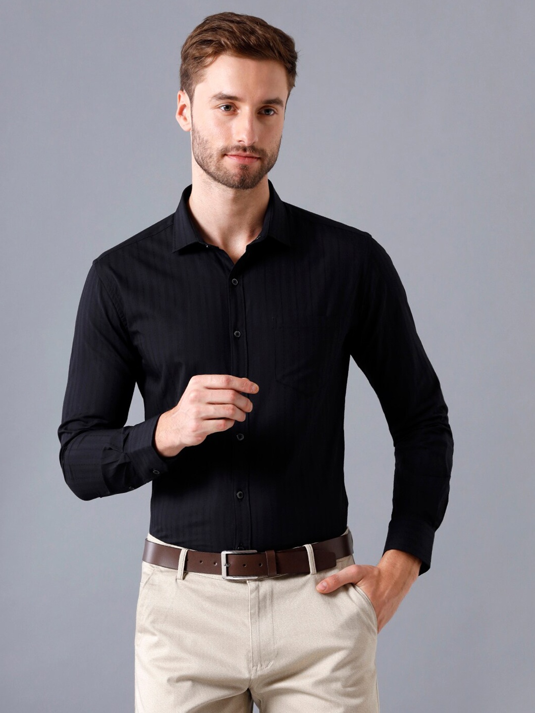 

YOVISH Men Black Smart Slim Fit Striped Casual Shirt