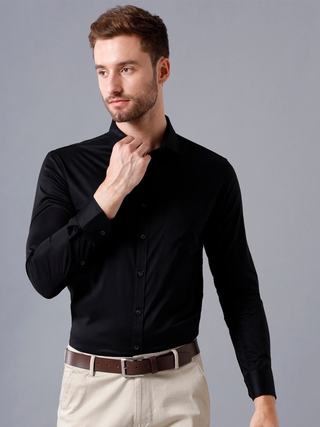 

YOVISH Men Black Solid Smart Slim Fit Casual Shirt