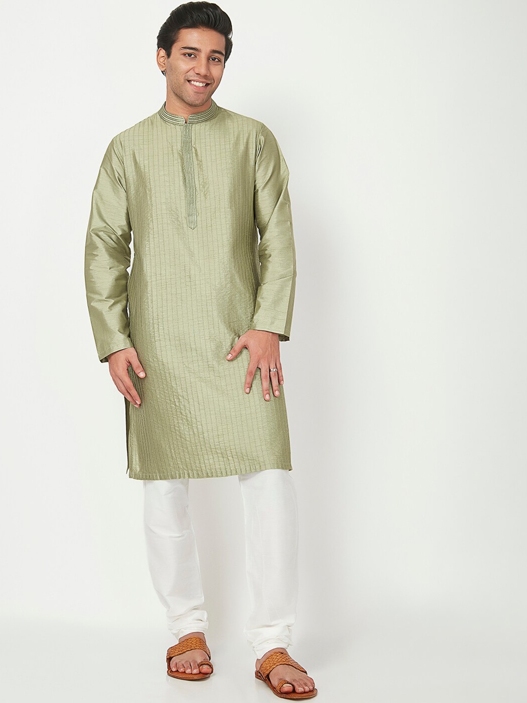 

Ethnicity Men Green Solid Thread Work Kurta