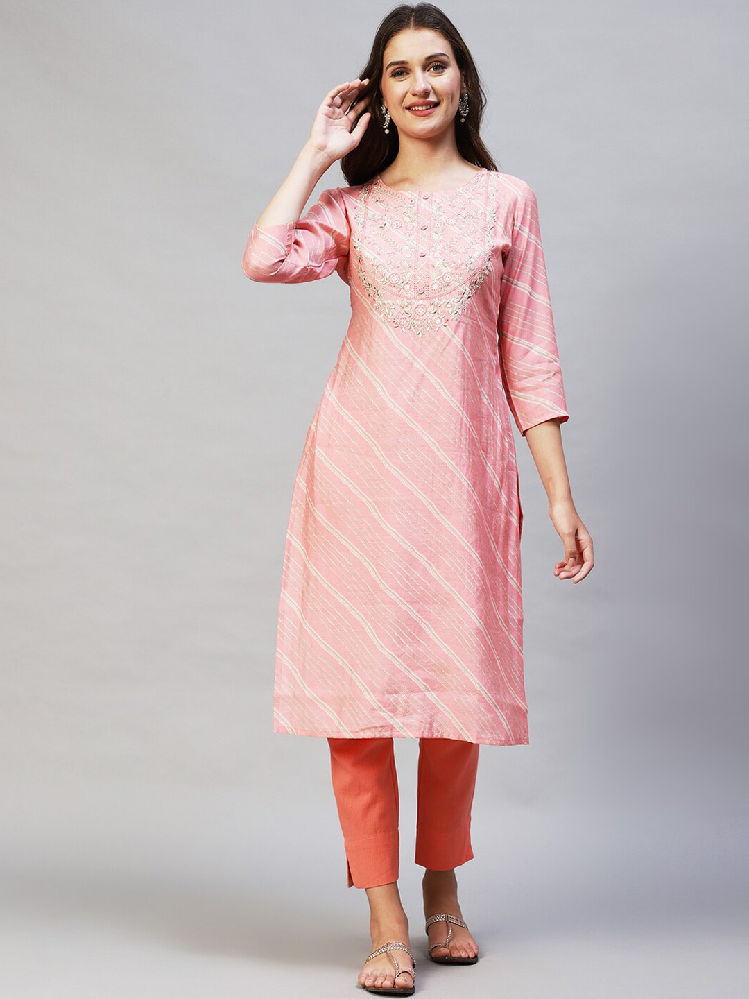 

FASHOR Women Pink Leheriya Printed Chikankari Kurta