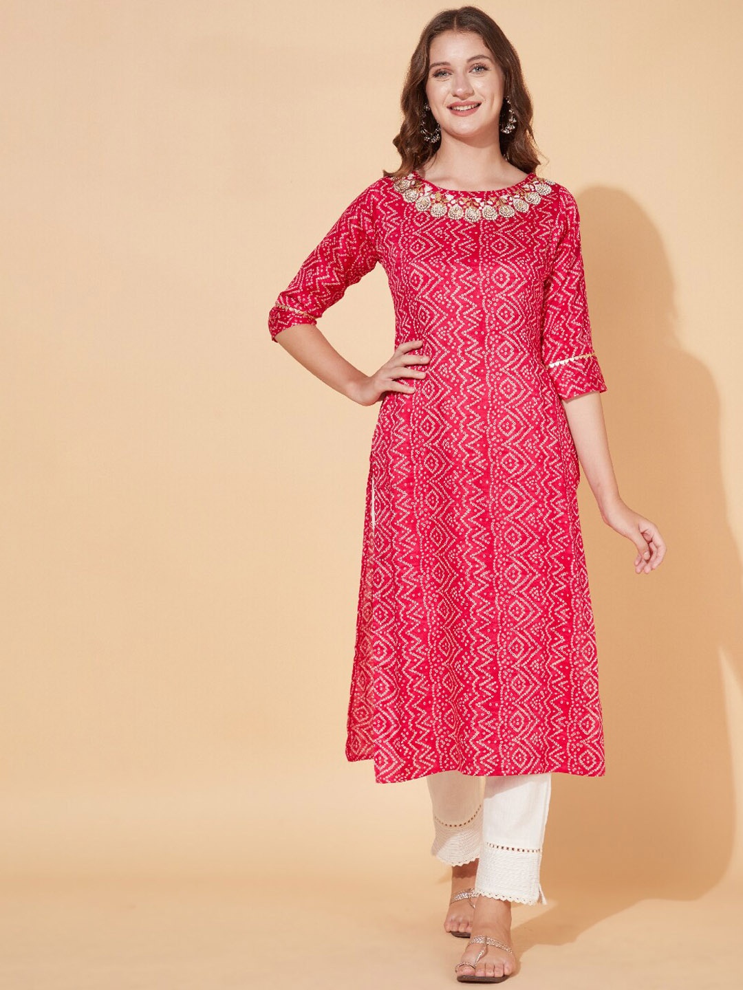 

FASHOR Women Magenta Bandhani Printed & Hand Embroidered & Hand Embroidered Kurta
