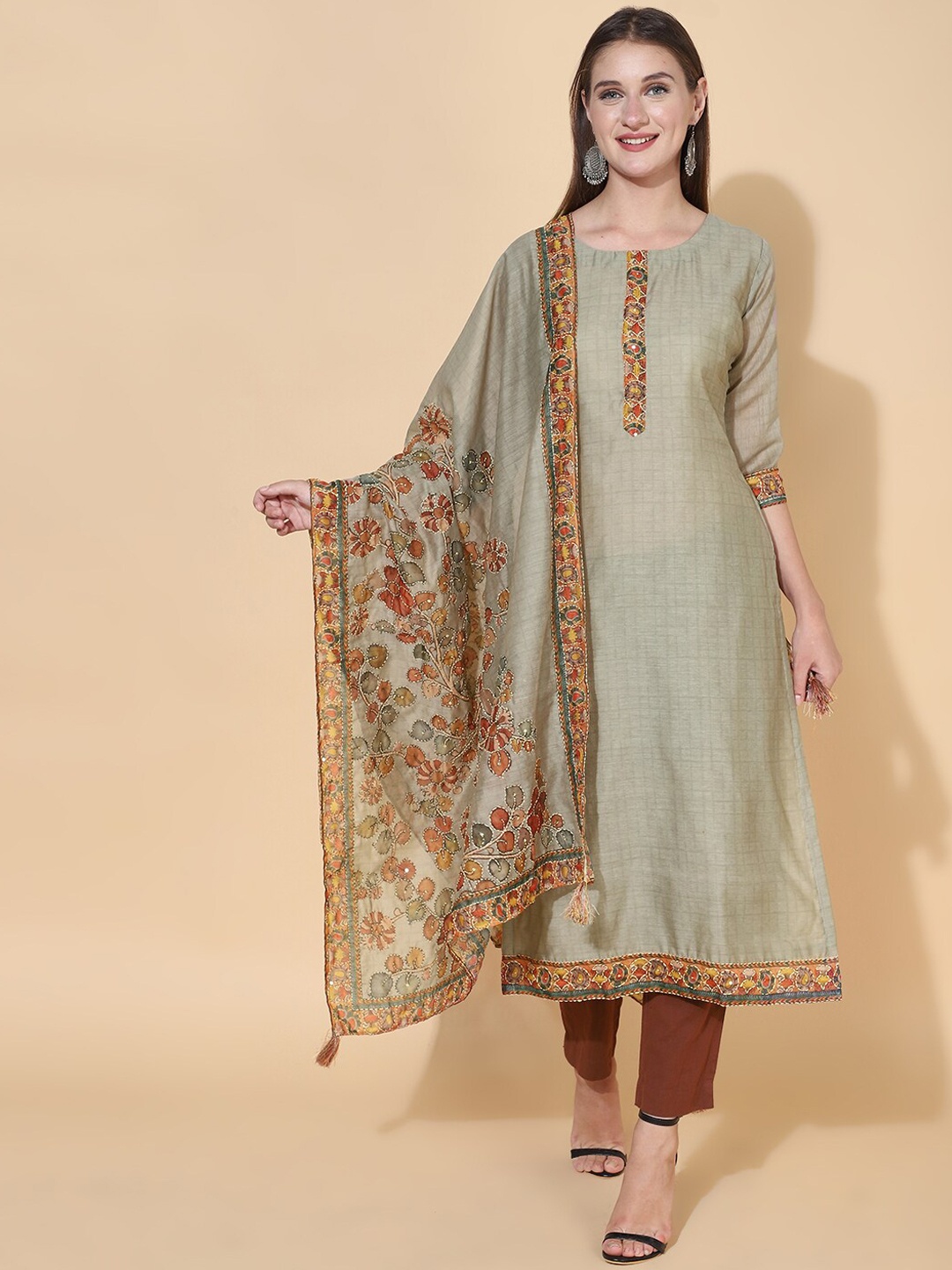 

FASHOR Women Grey Floral Striped Thread Work Chanderi Silk Kurta