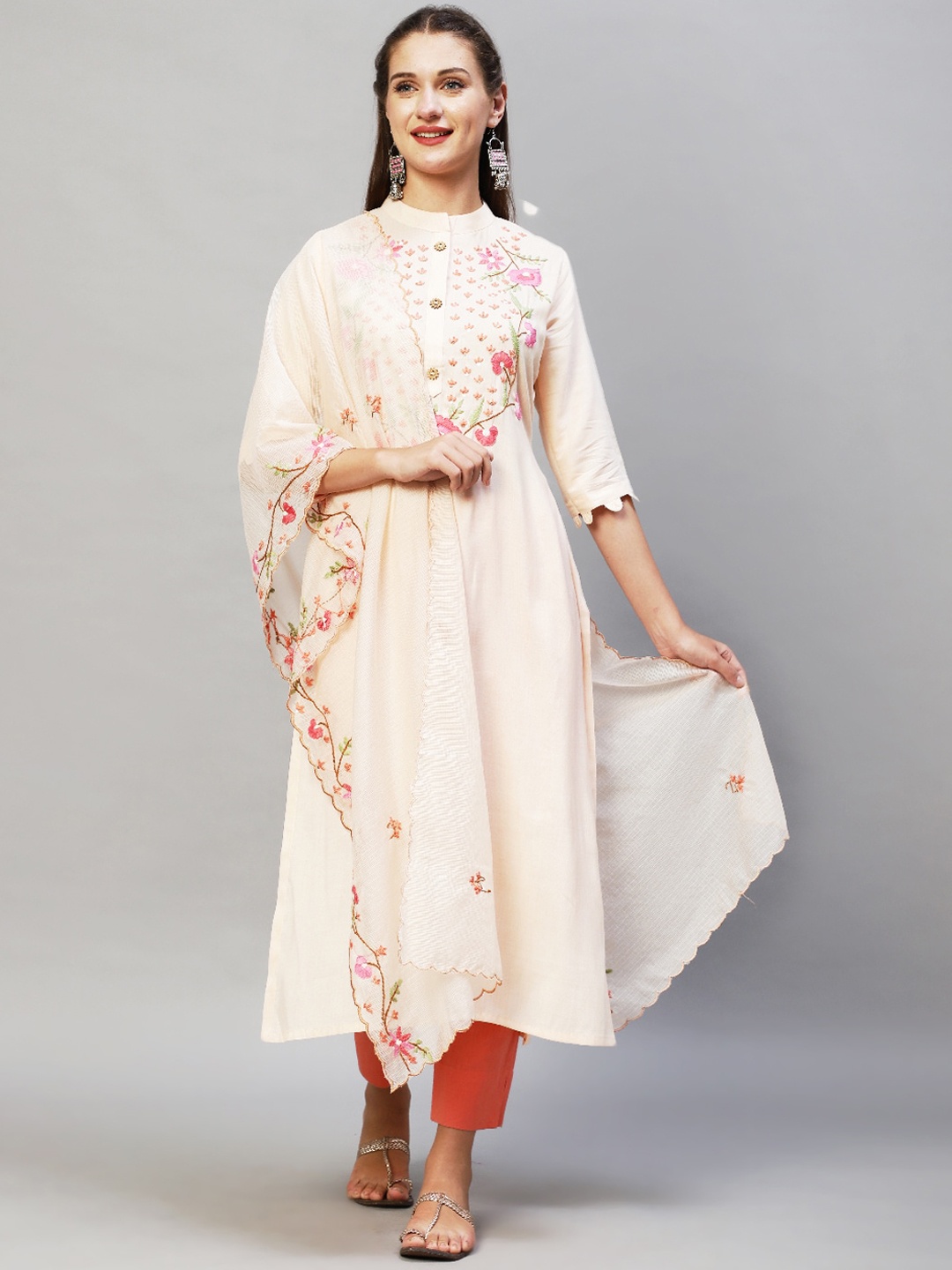 

FASHOR Women Peach-Coloured Floral Embroidered Kurta