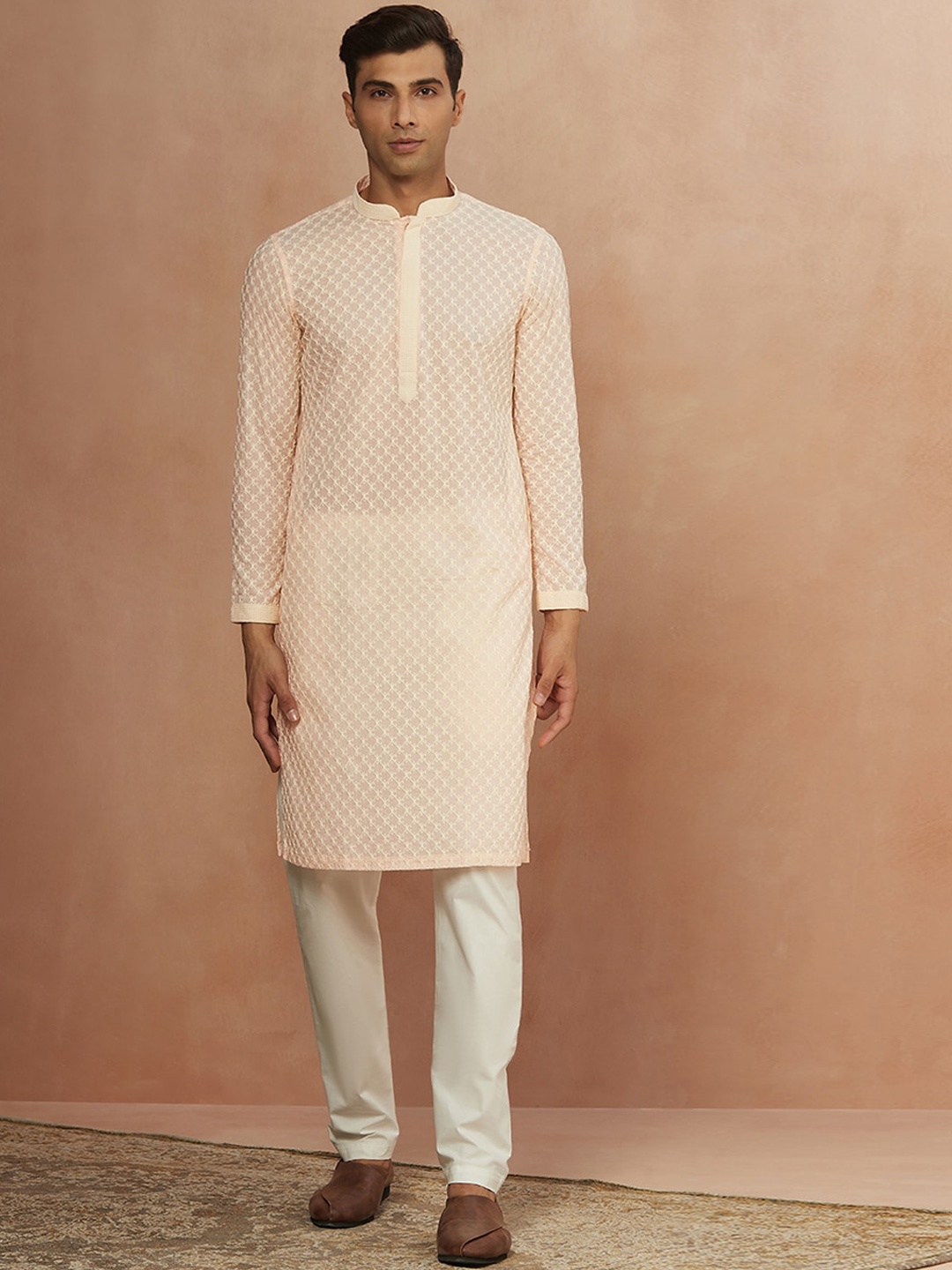 

Manyavar Men Peach-Coloured Ethnic Motifs Embroidered Pure Cotton Kurta with Pyjamas