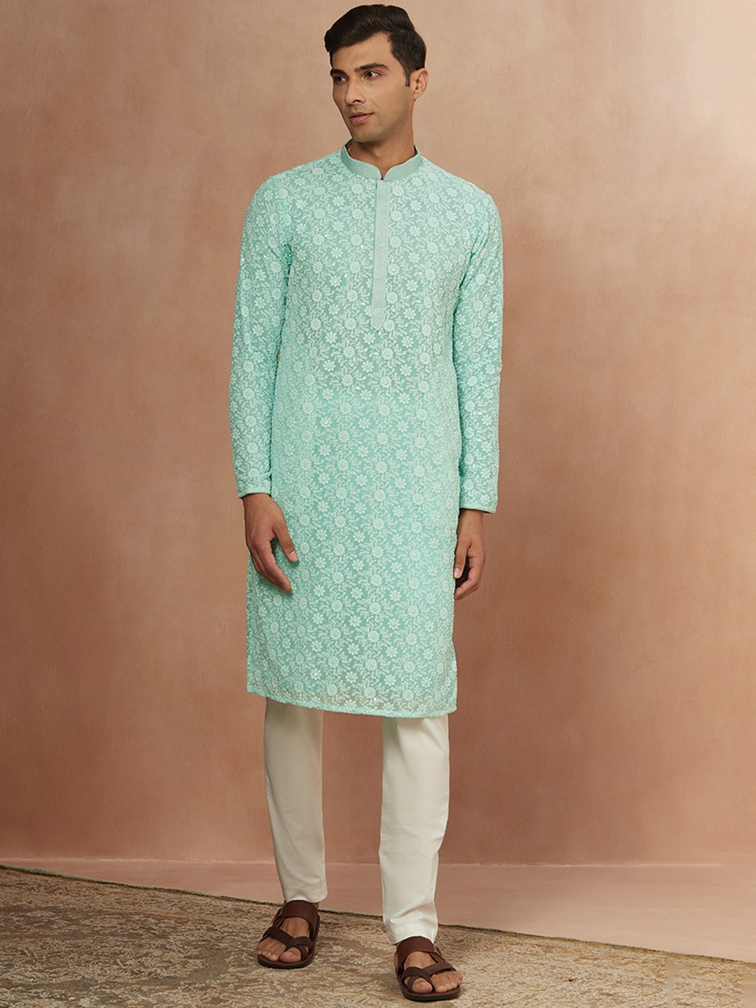 

Manyavar Men Green Ethnic Motifs Embroidered Kurta with Pyjamas