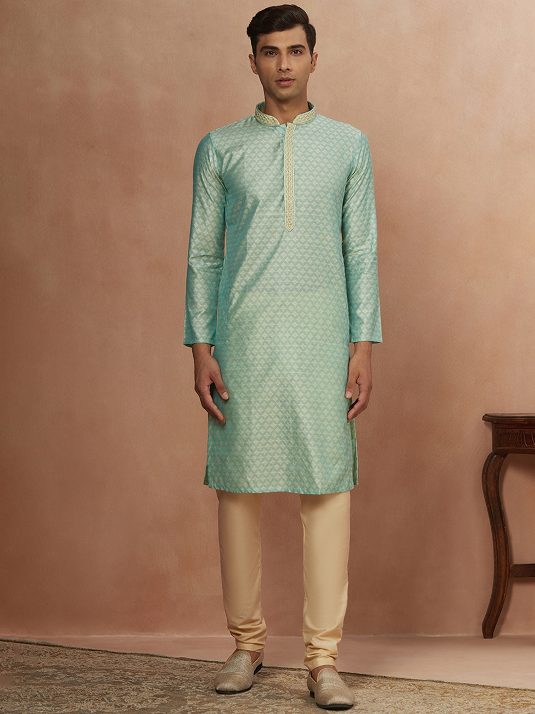 

Manyavar Men Green Printed Kurta with Churidar