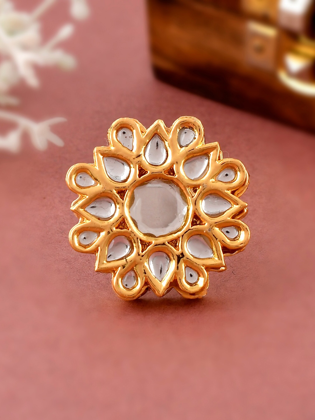 

DASTOOR Gold-Plated White Kundan Stone-Studded Finger Ring