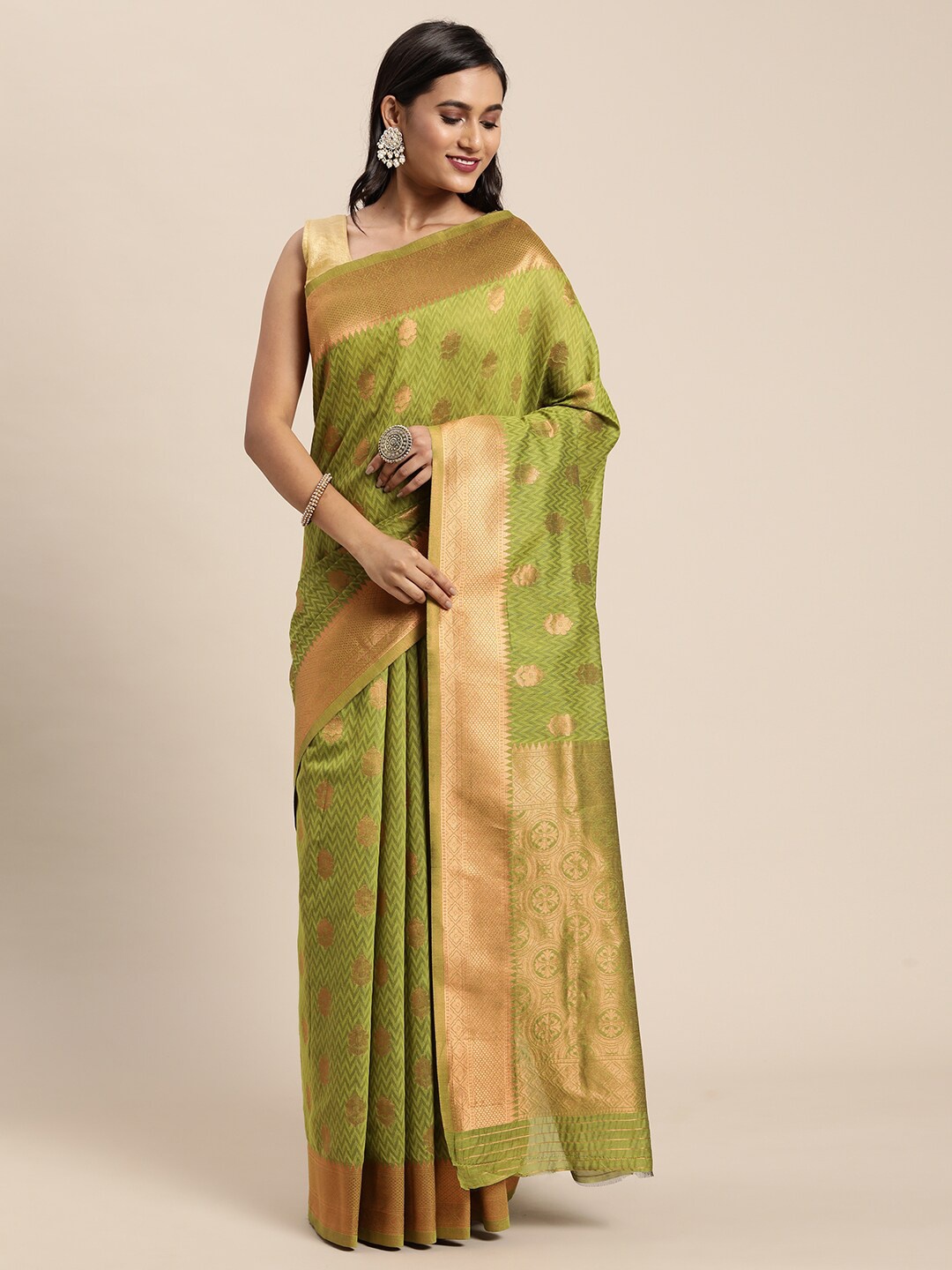 

GAJARAI Green & Gold-Toned Woven Design Zari Silk Blend Banarasi Saree