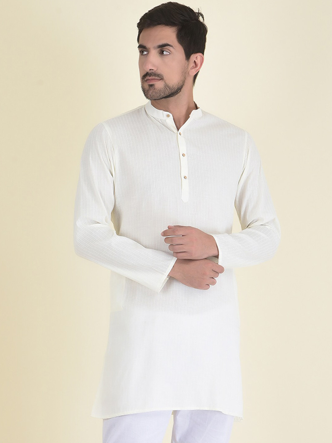 

DEYANN Men Off White Kurta with Pyjamas