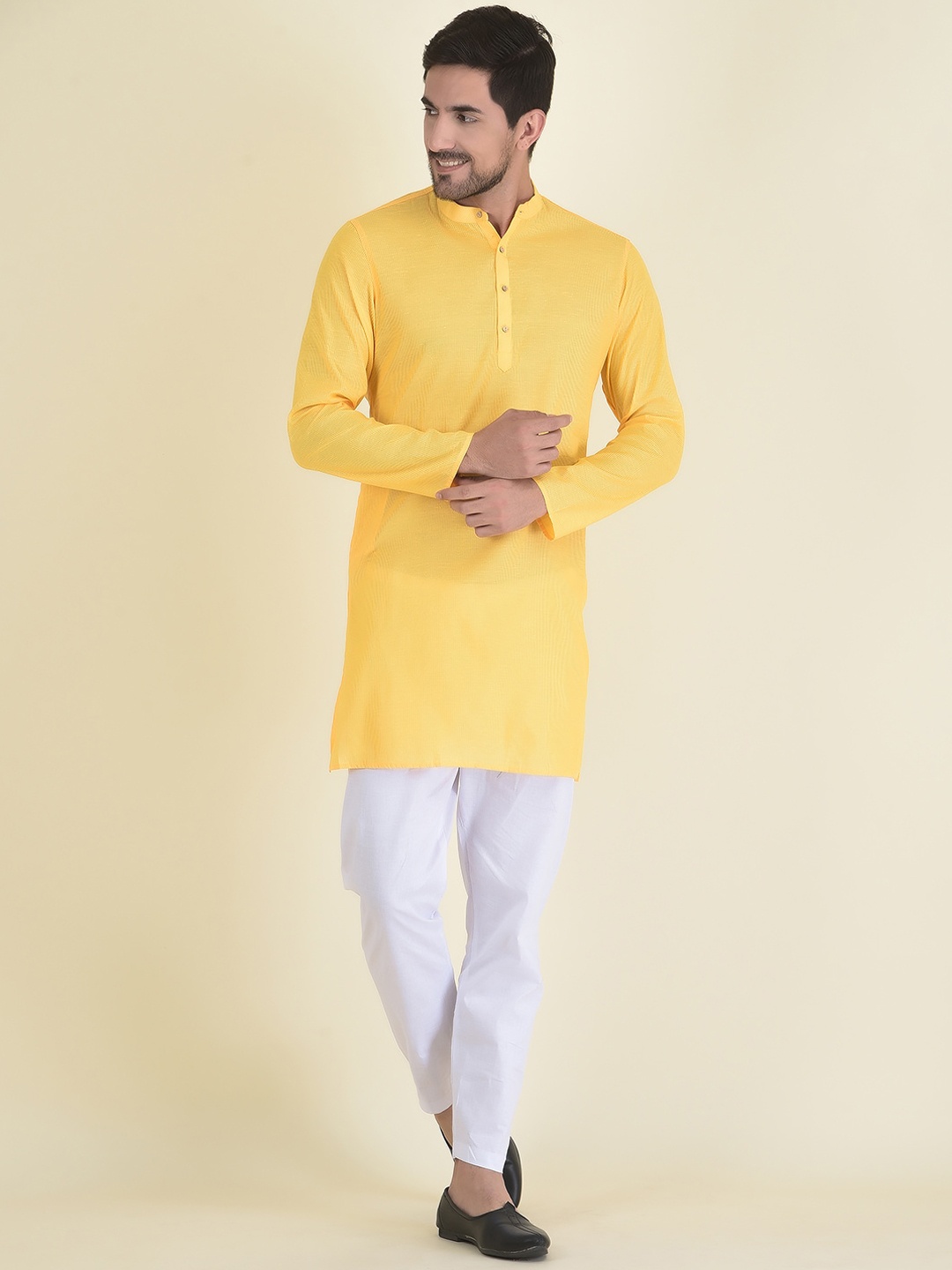 

DEYANN Men Yellow Kurta with Pyjamas
