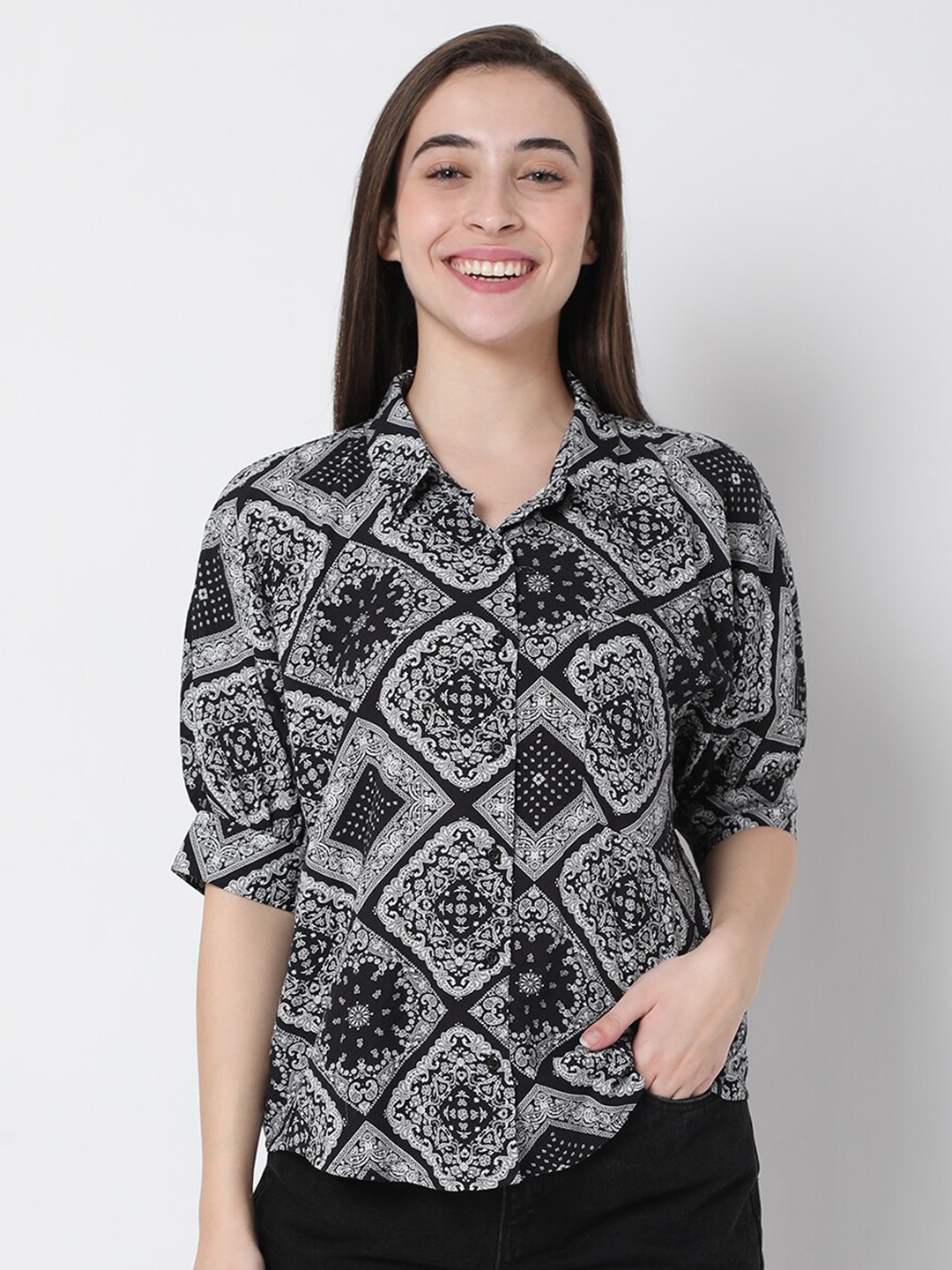 

Vero Moda Women Black & White Printed Casual Shirt