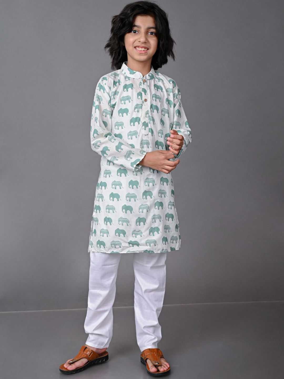 

VESHAM Boys White Ethnic Motifs Printed Kurta with Pyjamas