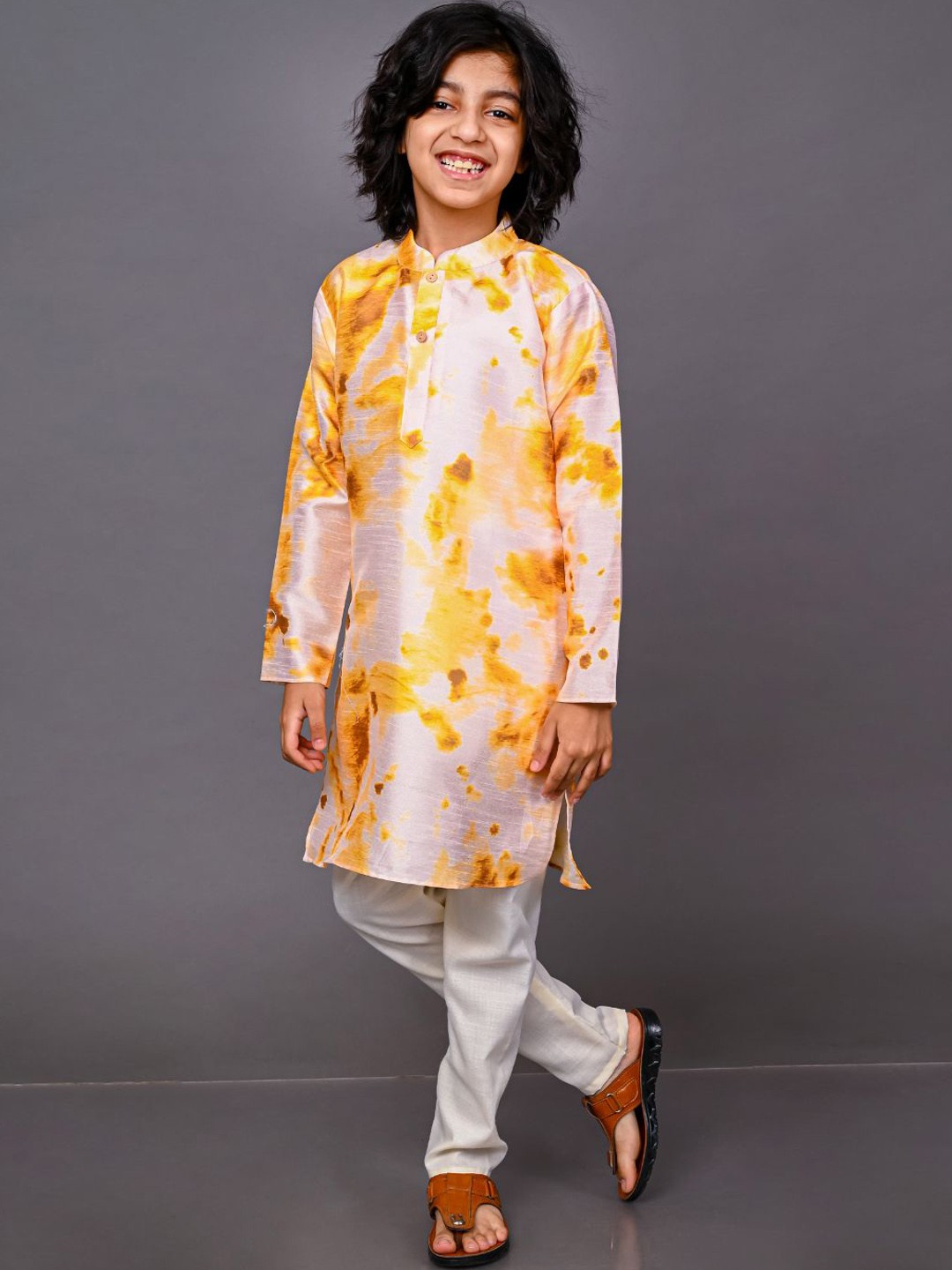 

VESHAM Boys Yellow Dyed Kurta with Pyjamas