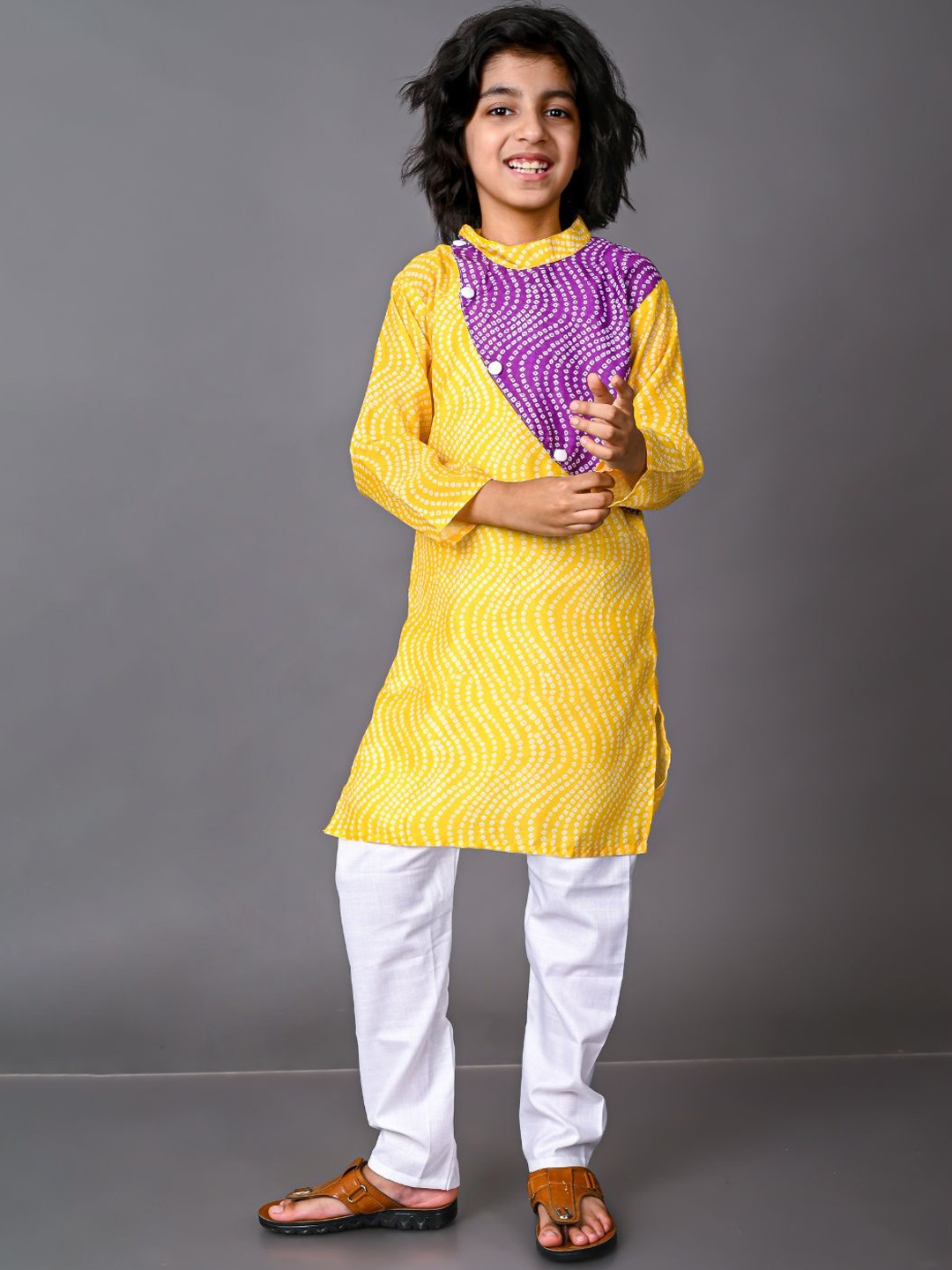 

VESHAM Boys Yellow Bandhani Printed Kurta with Pyjamas
