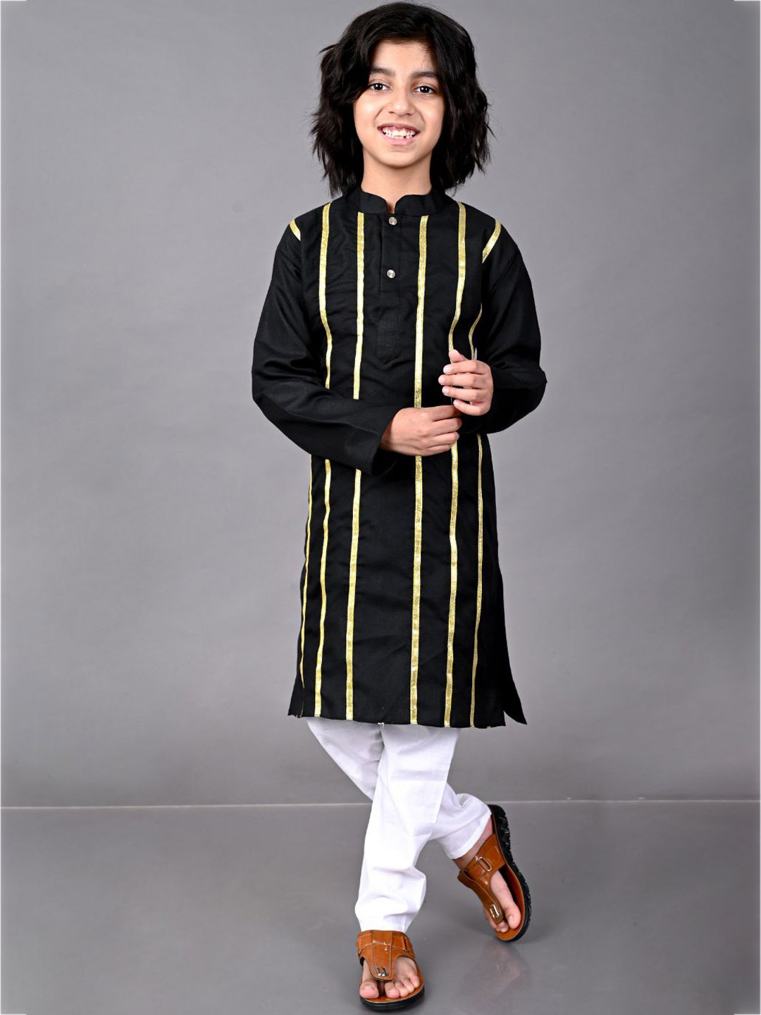 

VESHAM Boys Black Striped Lace Work Kurta with Pyjamas