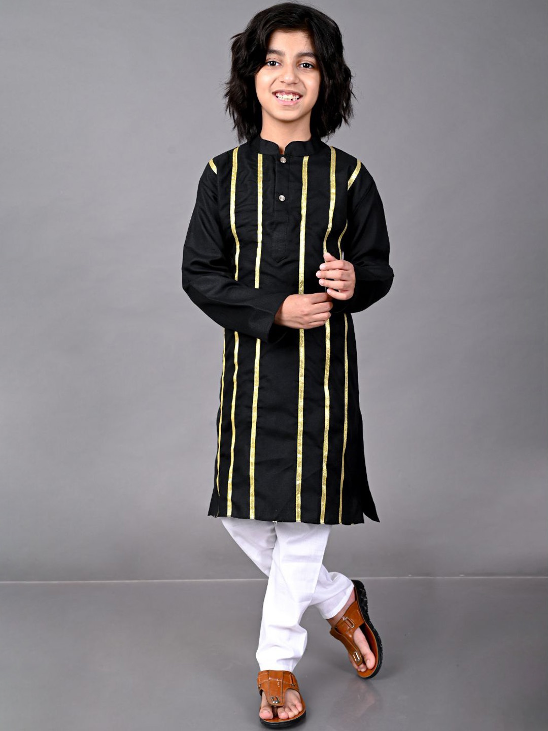 

VESHAM Boys Black Striped Lace Work Kurta with Pyjamas