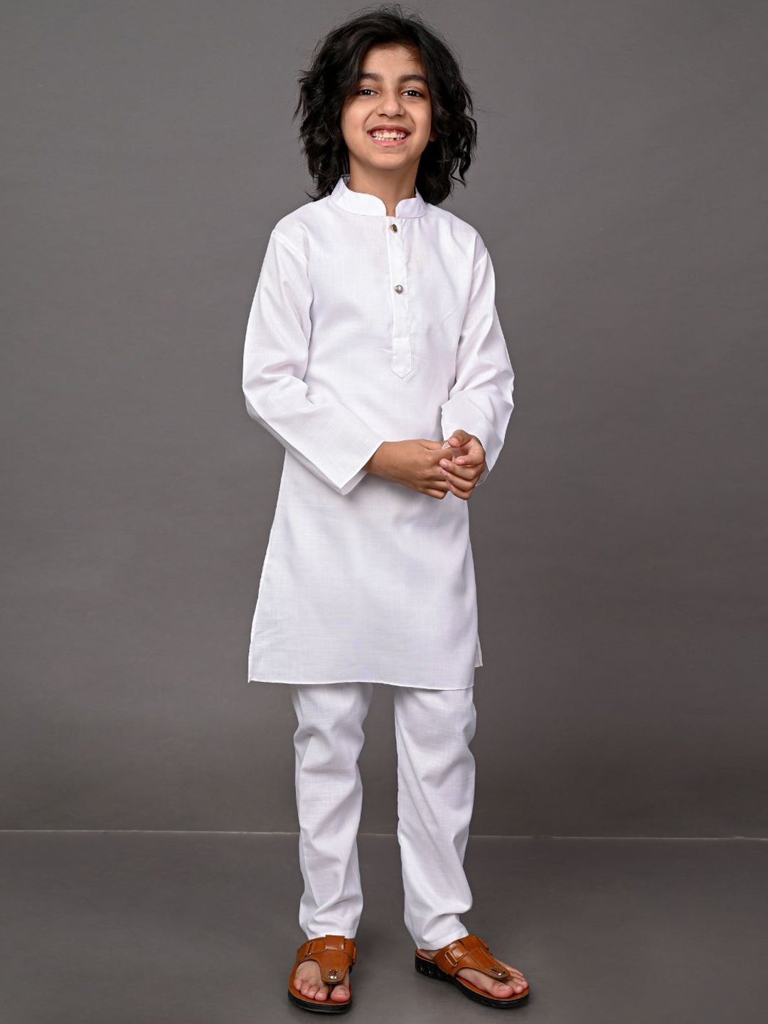 

VESHAM Boys White Kurta with Pyjamas