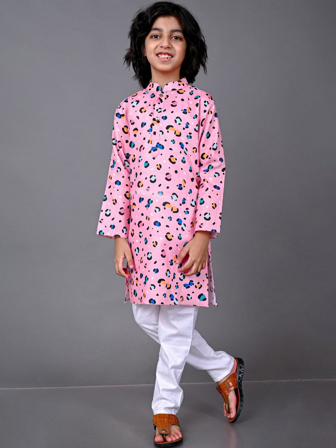 

VESHAM Boys Pink & White Printed Kurta with Pyjamas