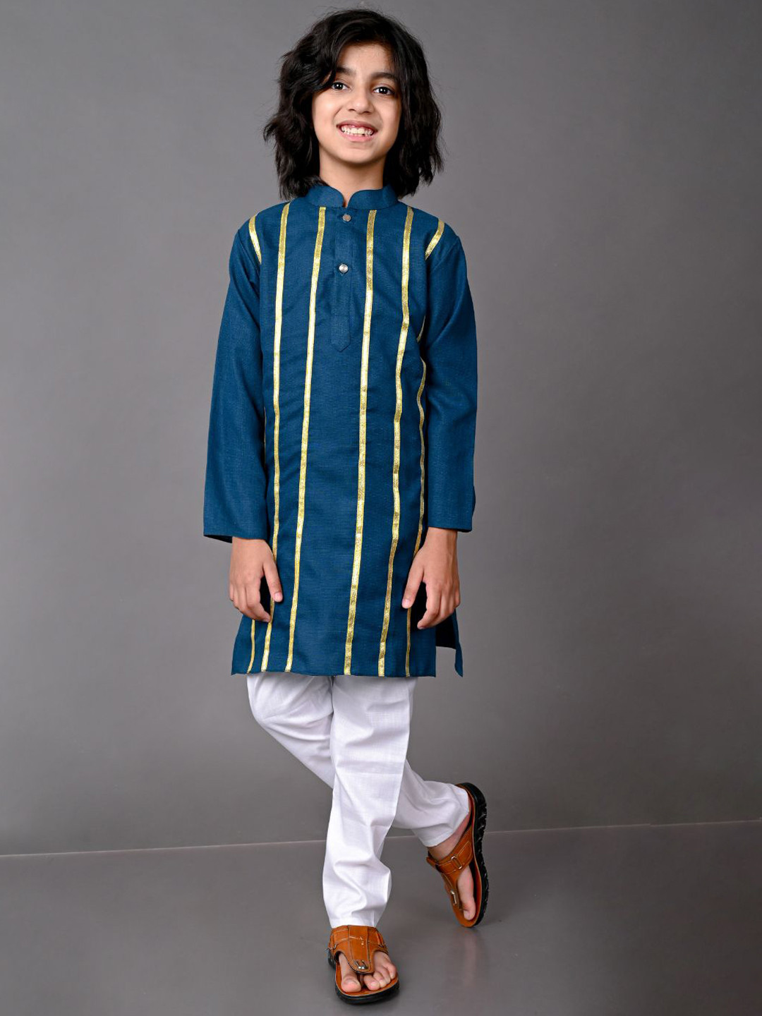 

VESHAM Boys Green & White Striped Lace Work Kurta with Pyjamas