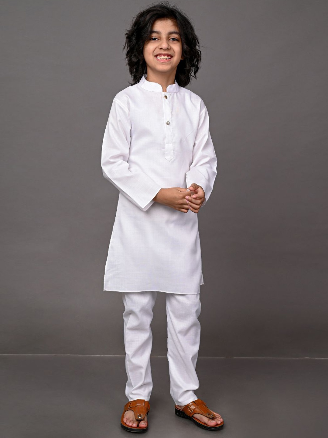 

VESHAM Boys White Kurta with Pyjamas