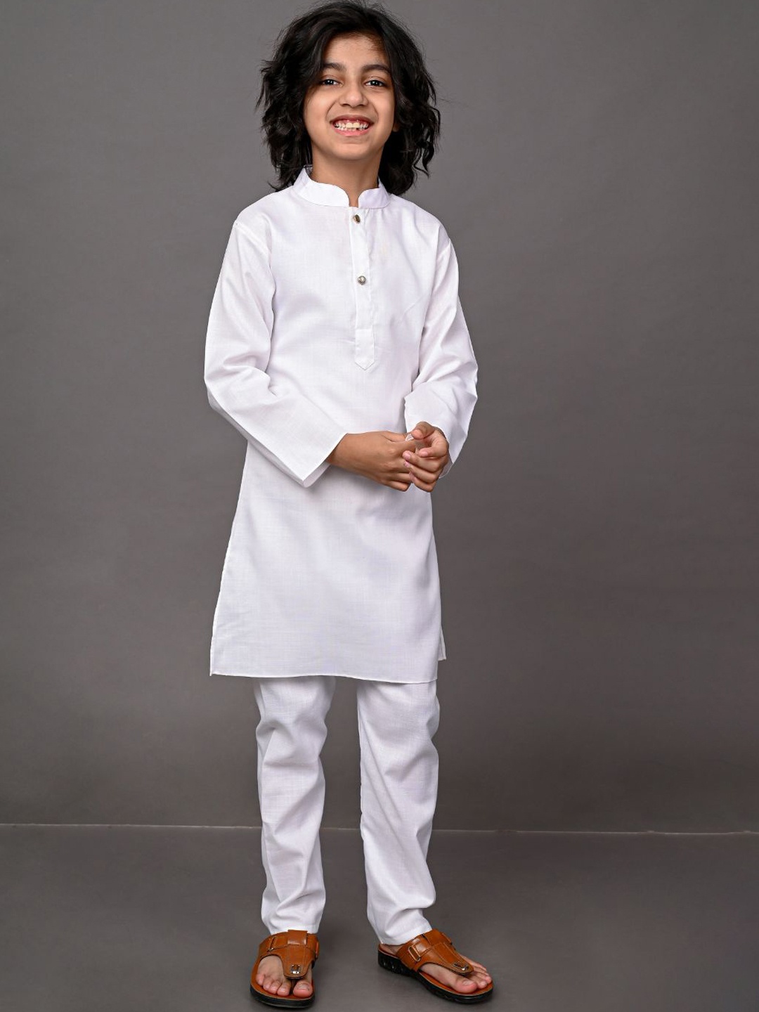 

VESHAM Boys White Kurta with Pyjamas