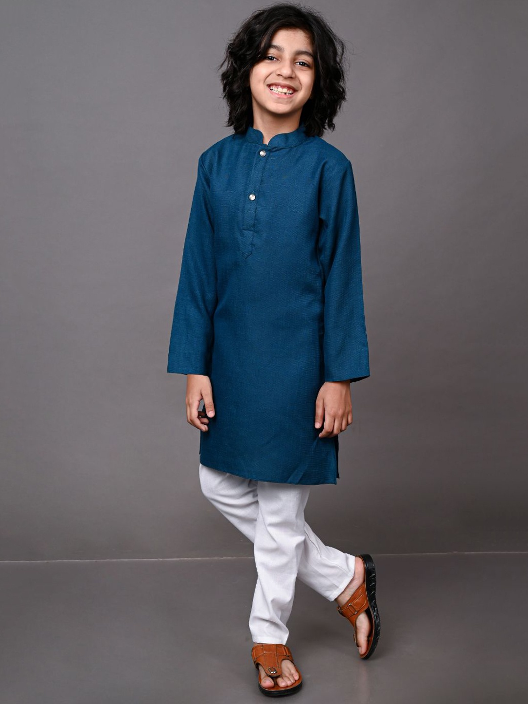 

VESHAM Boys Green & White Kurta with Pyjamas