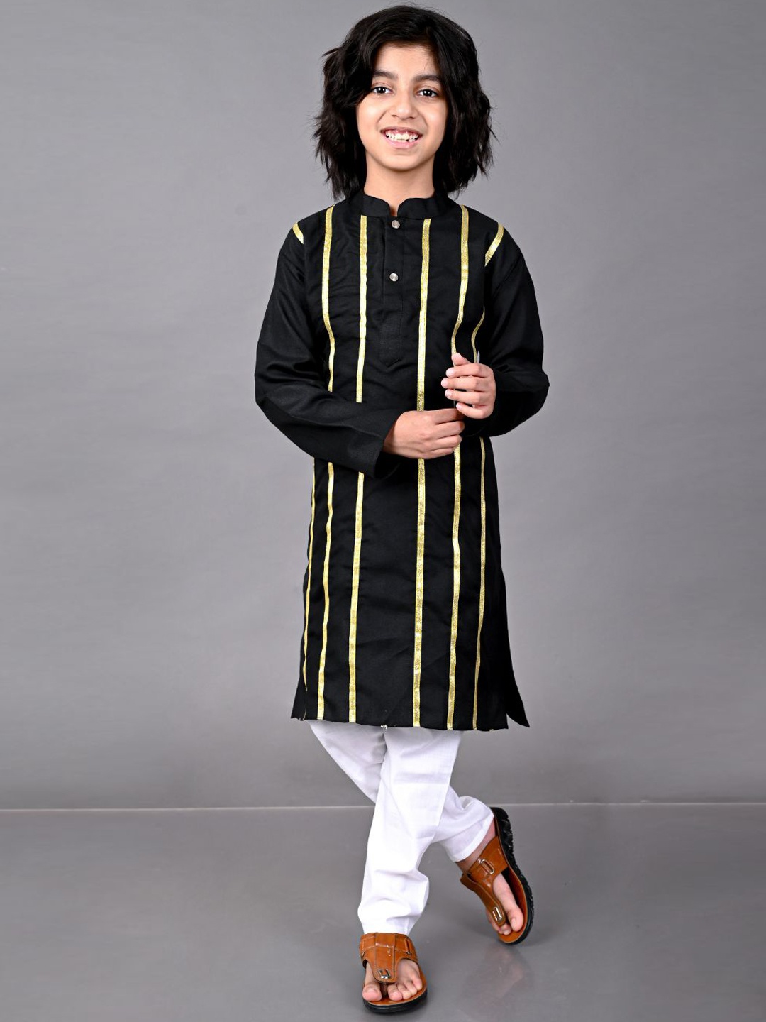 

VESHAM Boys Black Yoke Design Pleated Kurti with Trousers