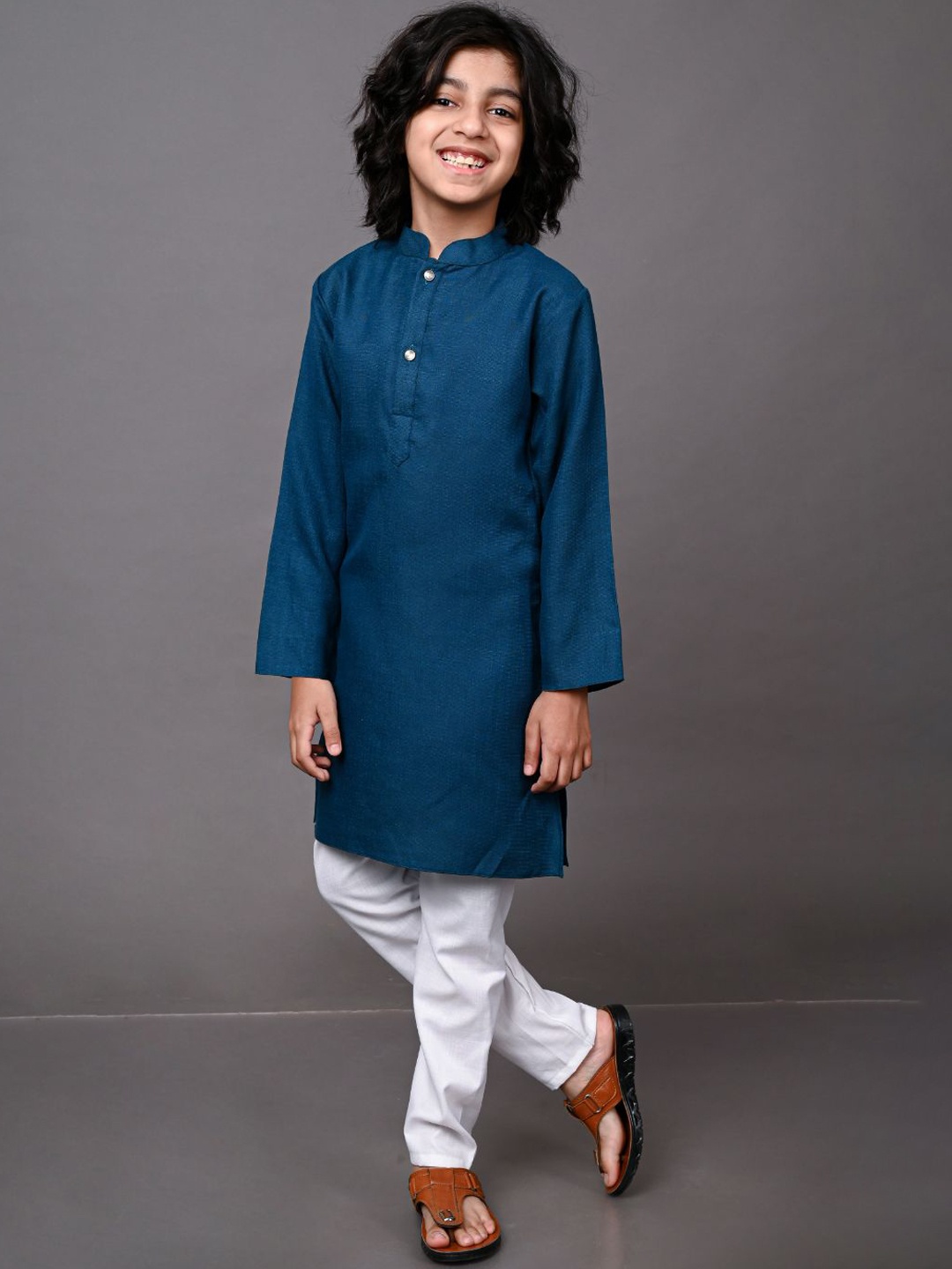 

VESHAM Boys Green Yoke Design Kurti with Trousers