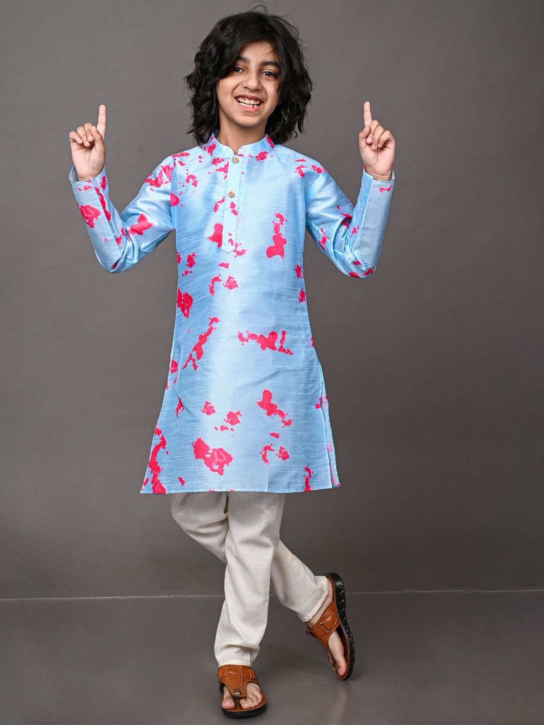 

VESHAM Boys Blue Floral Dyed Panelled Kurti with Trousers