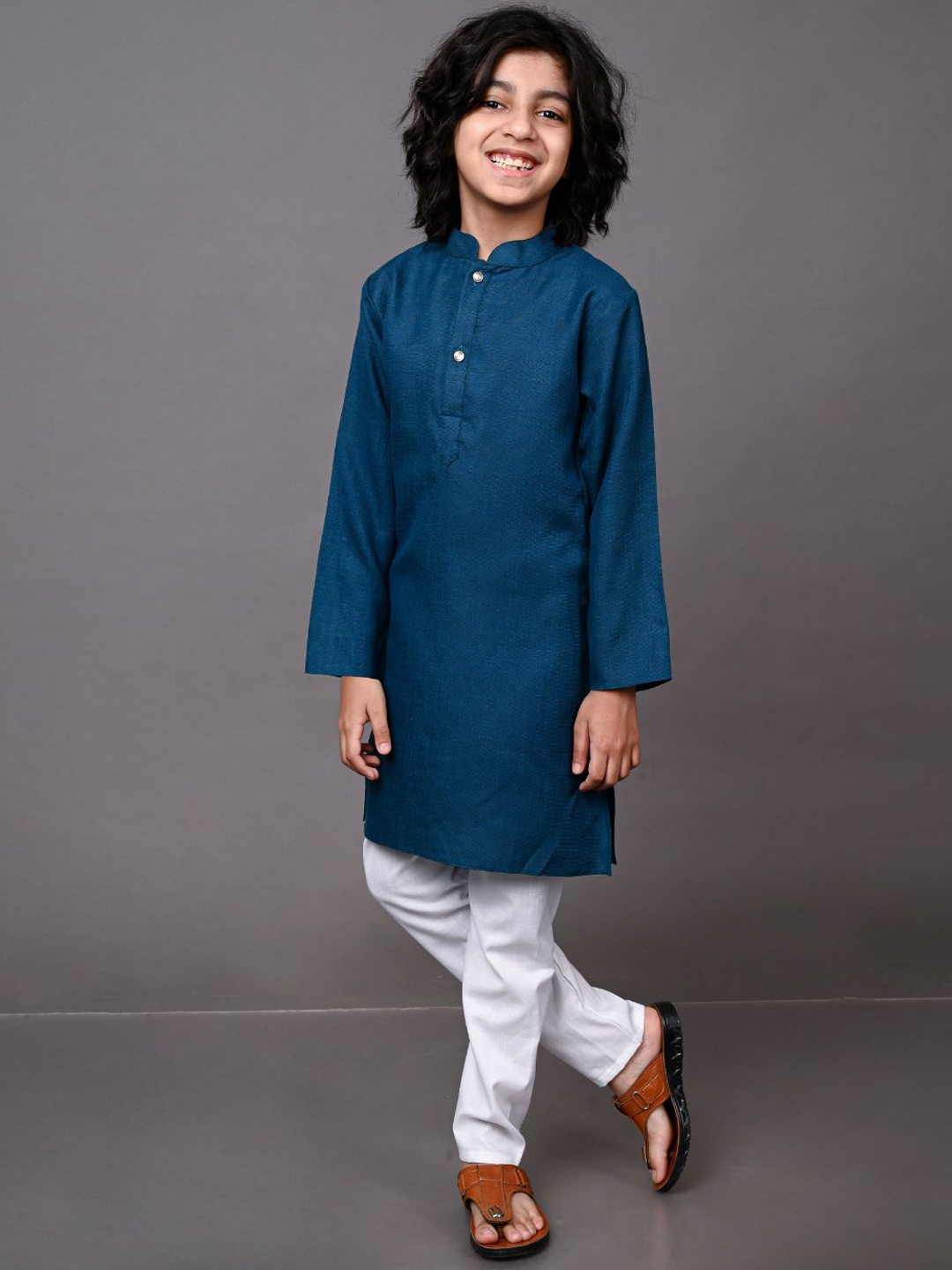 

VESHAM Boys Green Yoke Design Pleated Kurti with Trousers