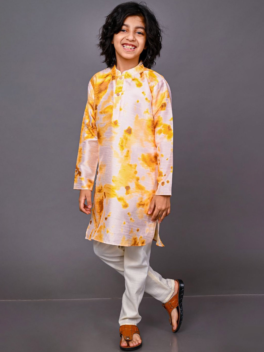 

VESHAM Boys Yellow Dyed Kurta with Trousers