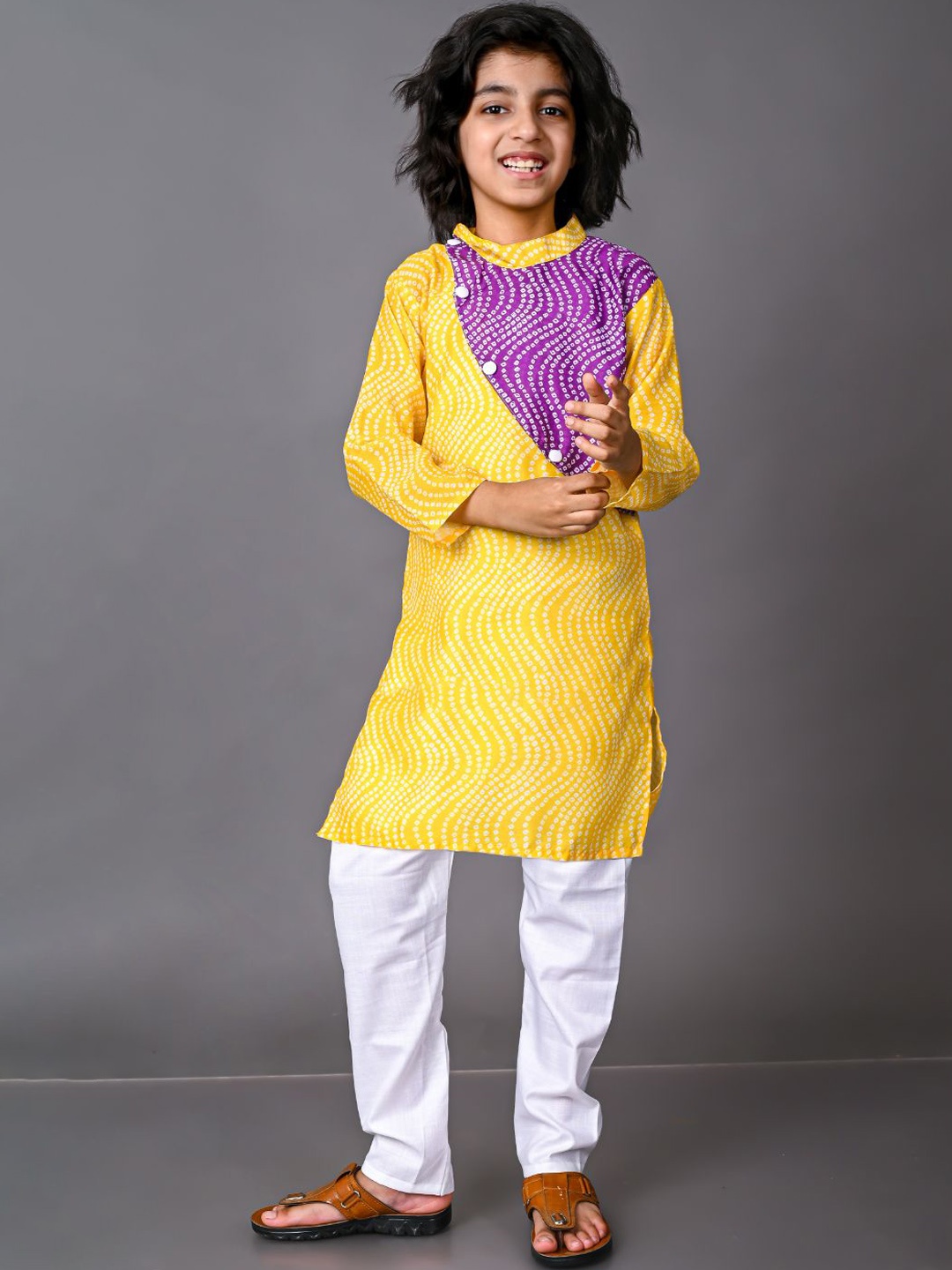 

VESHAM Boys Yellow Bandhani Printed Kurta with Pyjamas
