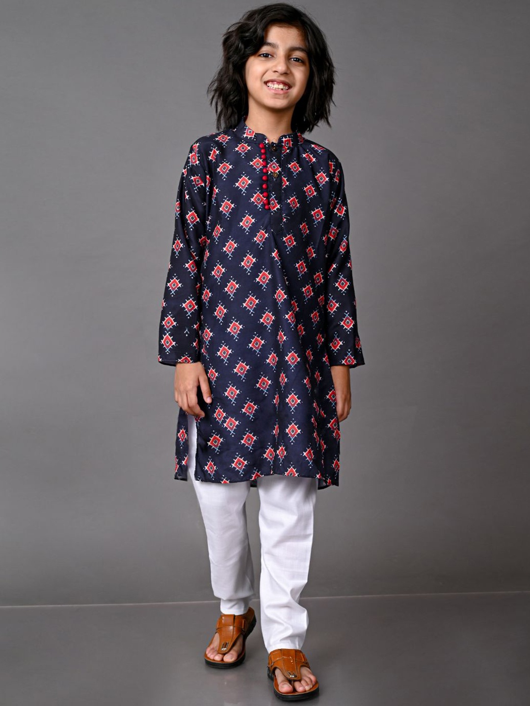 

VESHAM Boys Black Printed Kurta with Pyjamas