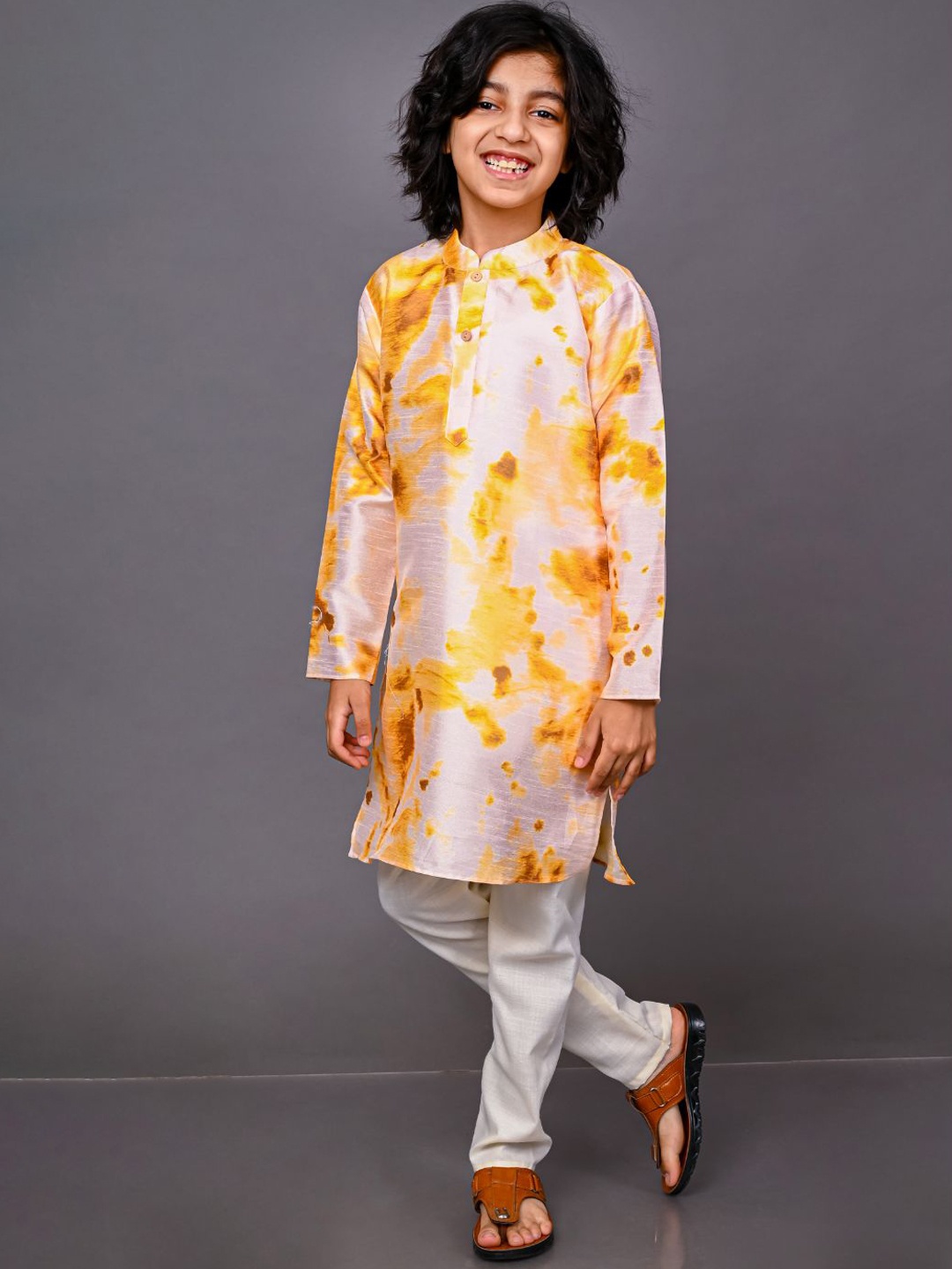 

VESHAM Boys Yellow Printed Kurta with Pyjamas
