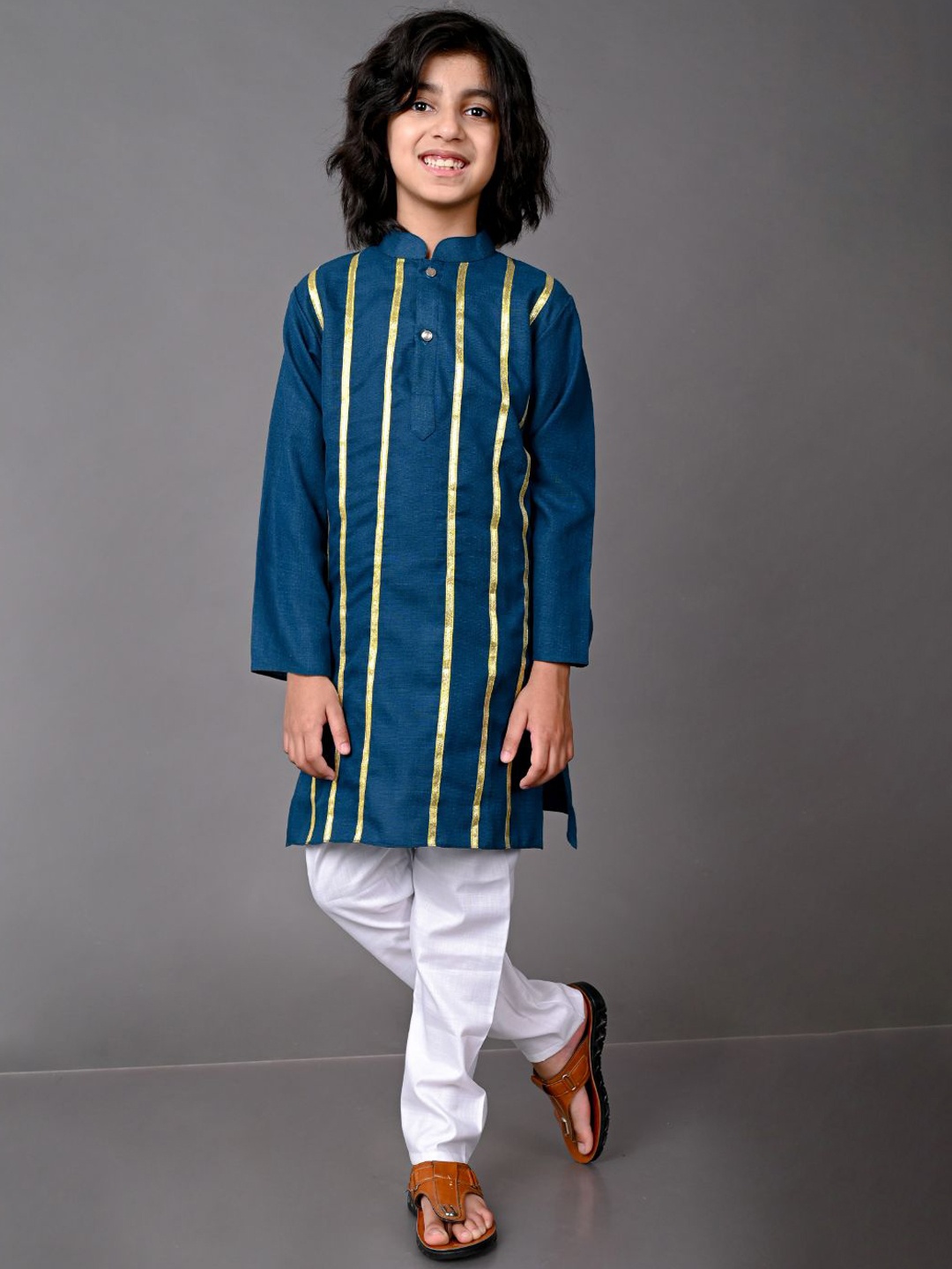 

VESHAM Boys Green Yoke Design Layered Kurti with Pyjamas