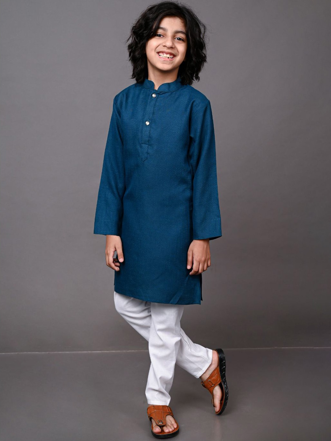 

VESHAM Boys Green Yoke Design Pleated Kurti with Trousers