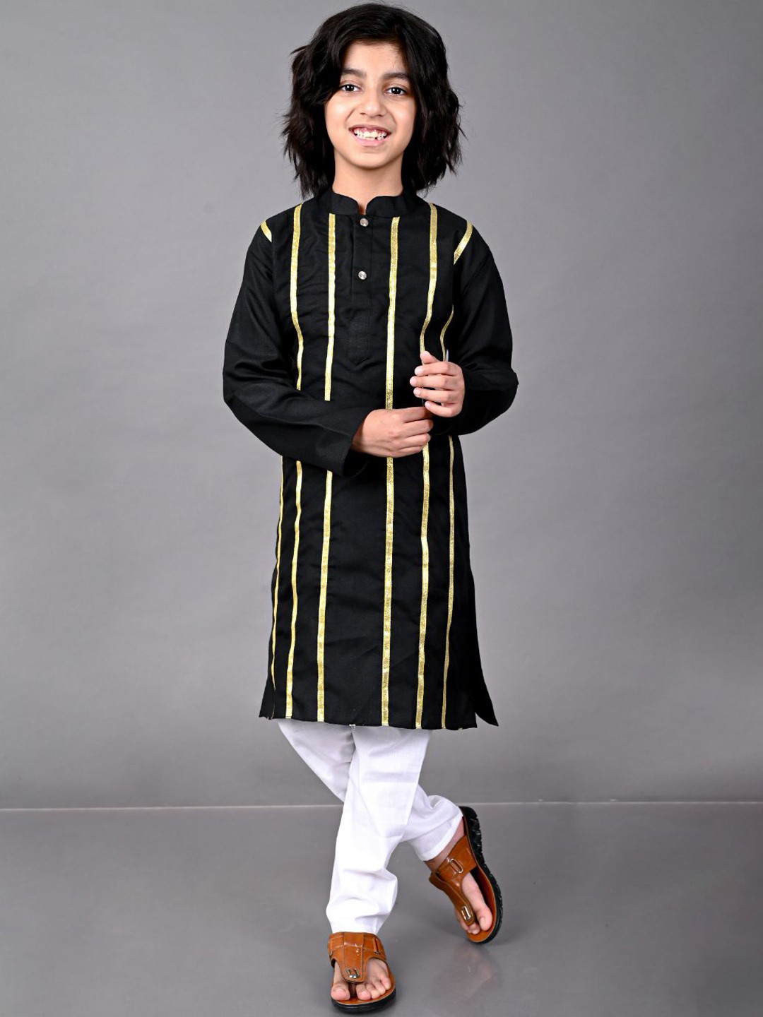 

VESHAM Boys Black Striped Kurta with Pyjamas