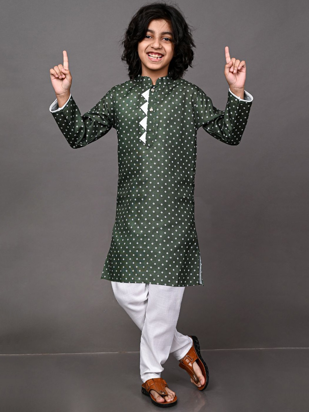

VESHAM Boys Green Bandhani Printed Kurti with Salwar